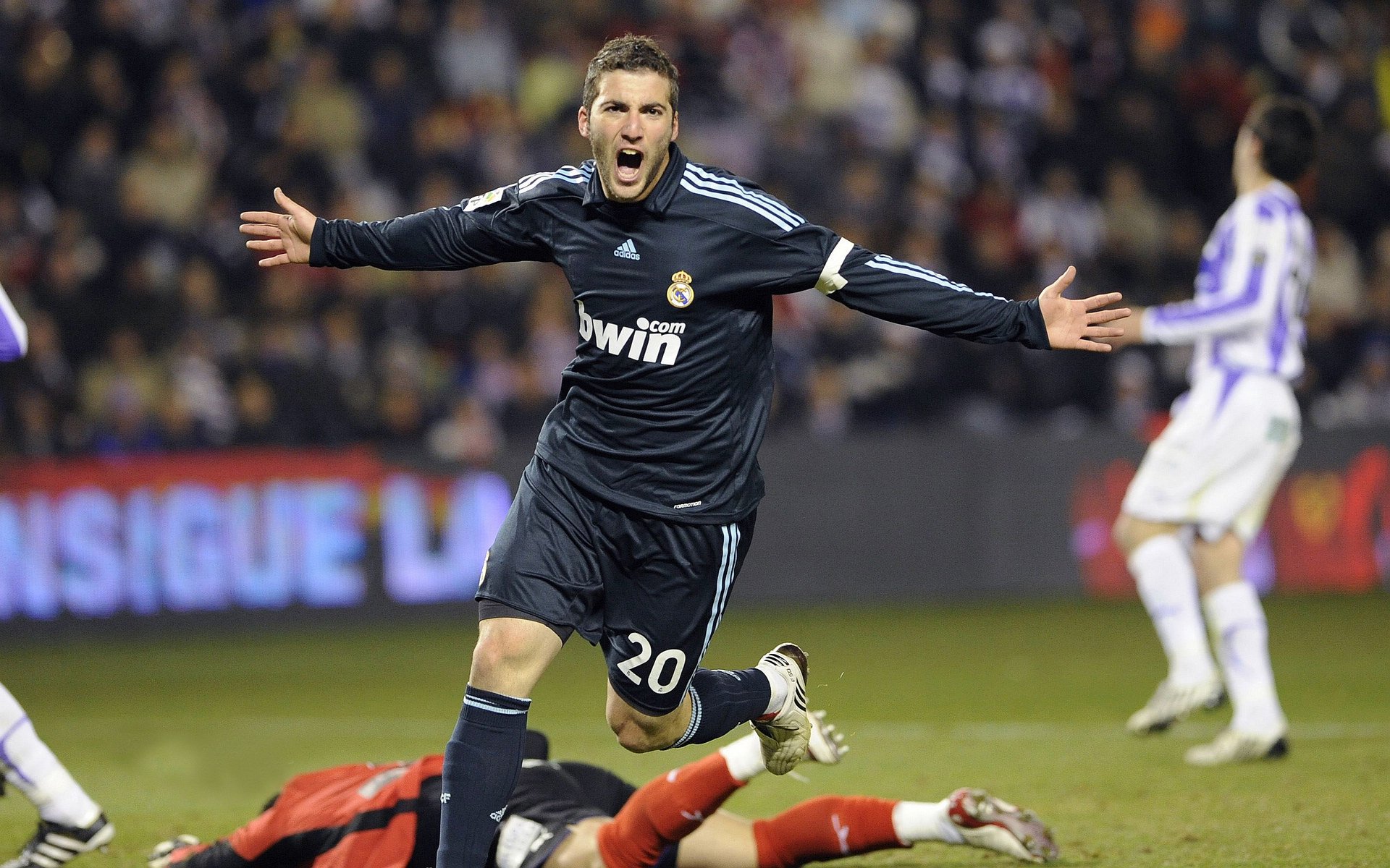 塞维利亚主场1-0战胜奥萨苏纳，收获三分，塞维利亚vs萨尔