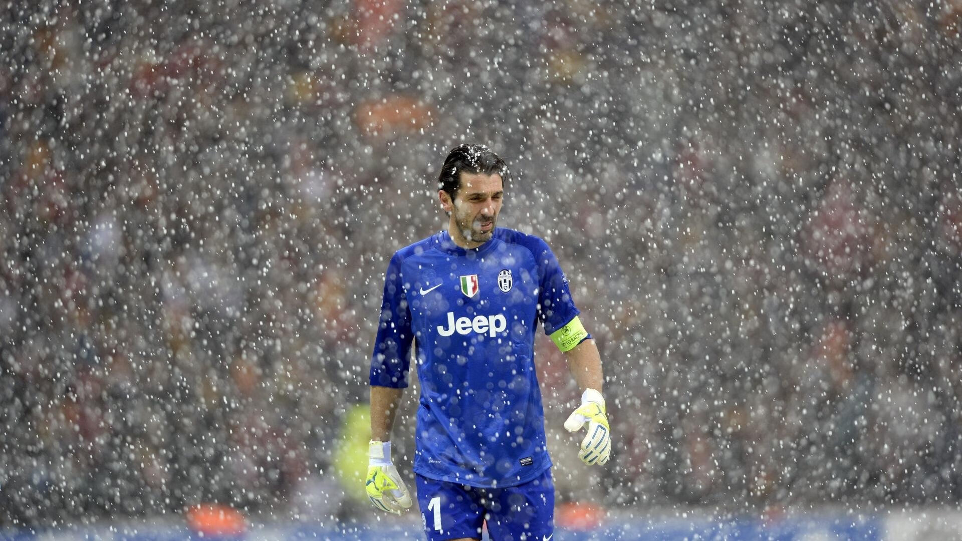 库兹马诺维奇在巴黎奥运会手球比赛中展现出高水平的反应速度，库兹马出手次数